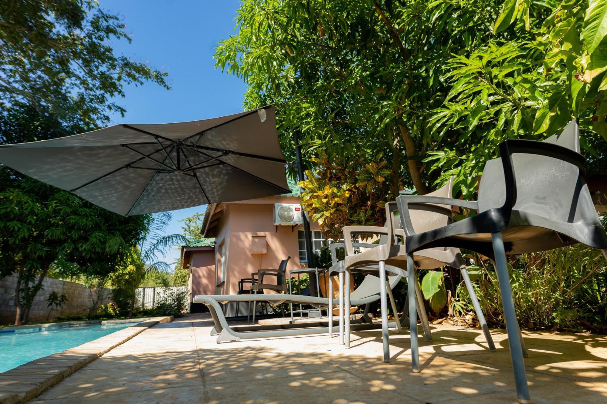 Hungwe House Villa Victoria Falls Exterior photo
