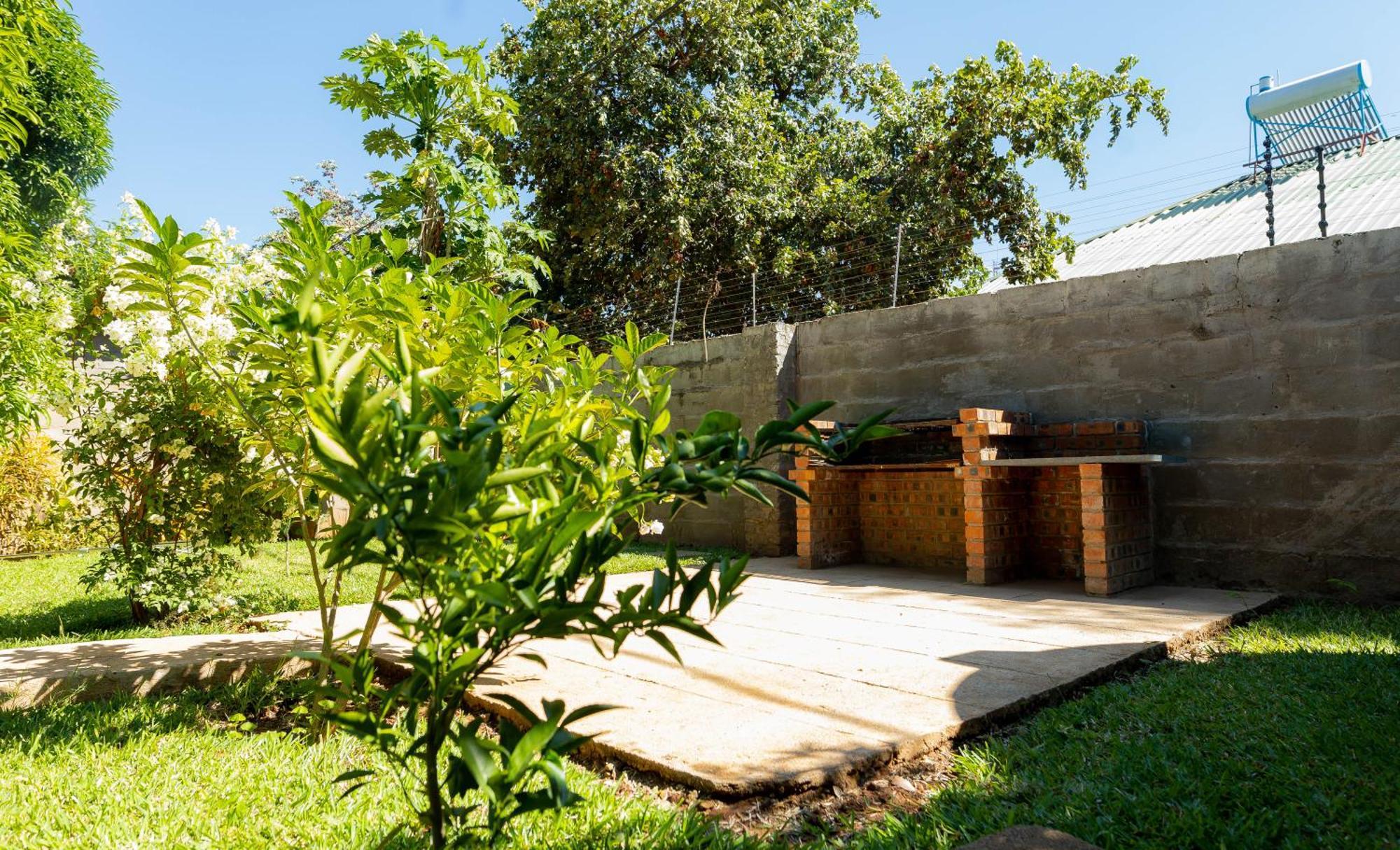 Hungwe House Villa Victoria Falls Exterior photo
